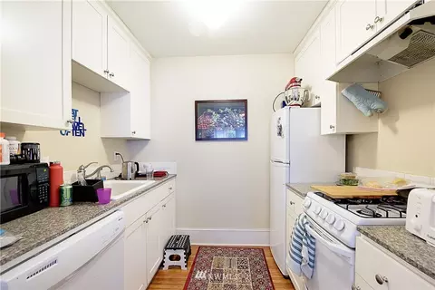 1017 E Harrison St, Seattle, WA 98102 photo 5