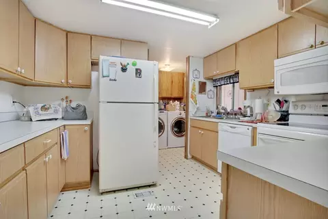 939 Tipsoo Loop N, Rainier, WA 98576 photo 5