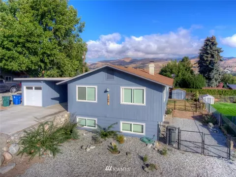 209 E Franklin Ave, Chelan, WA 98816 photo 1