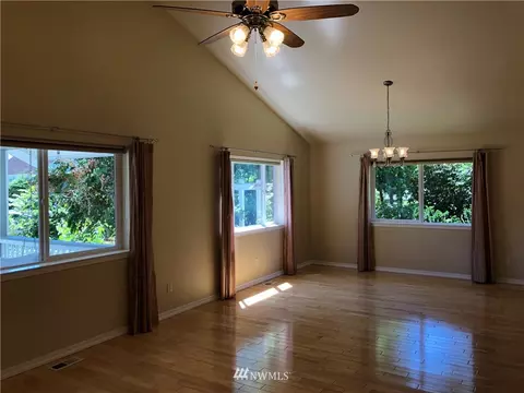 301 Leber St NE, Orting, WA 98360 photo 8