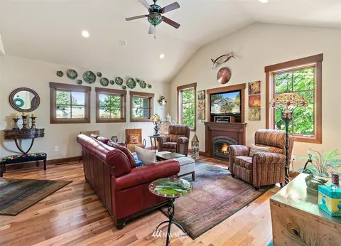 290 E Soderberg Rd, Allyn, WA 98524 photo 5