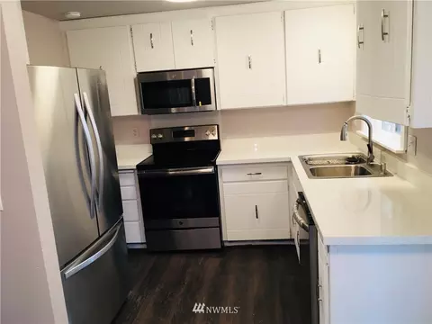 8916 Emerson Pl, Everett, WA 98208 photo 11