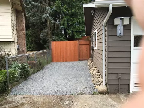 8916 Emerson Pl, Everett, WA 98208 photo 2