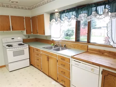 415 W 3rd St, Everson, WA 98247 photo 7