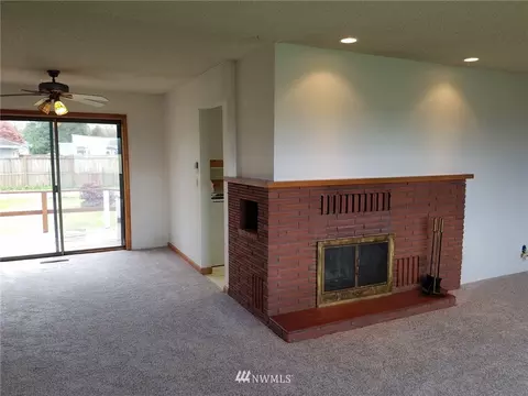 415 W 3rd St, Everson, WA 98247 photo 4