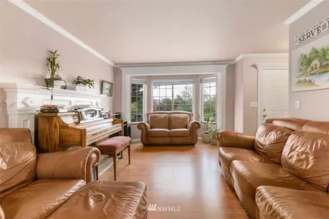 913 Pine St, Everett, WA 98201 photo 3