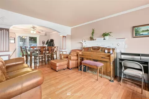 913 Pine St, Everett, WA 98201 photo 4