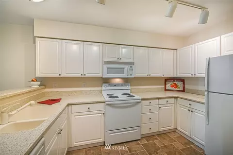 17426 Bothell Way NE #A106, Bothell, WA 98011 photo 8