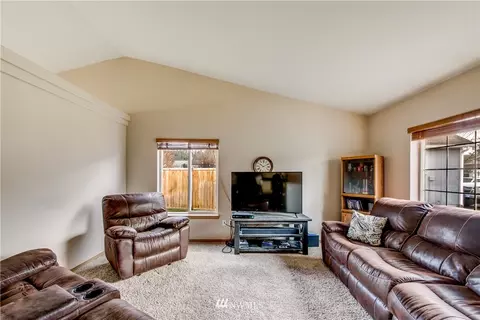 303 Callendar St NW, Orting, WA 98360 photo 4
