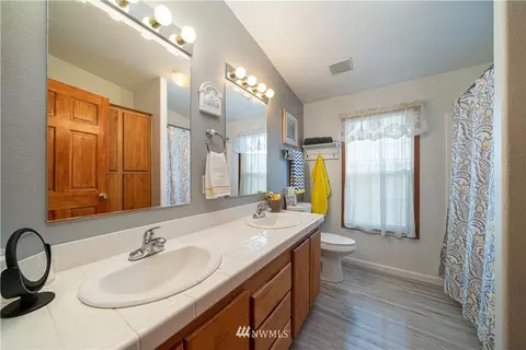 703 E Johnson Ave, Chelan, WA 98816 photo 17