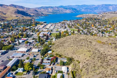 703 E Johnson Ave, Chelan, WA 98816 photo 3