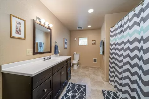 703 E Johnson Ave, Chelan, WA 98816 photo 14