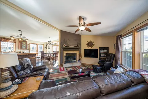 703 E Johnson Ave, Chelan, WA 98816 photo 9