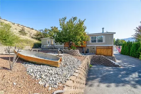 703 E Johnson Ave, Chelan, WA 98816 photo 4