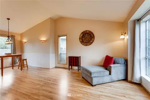 401 Garland Pl, Enumclaw, WA 98022 photo 3