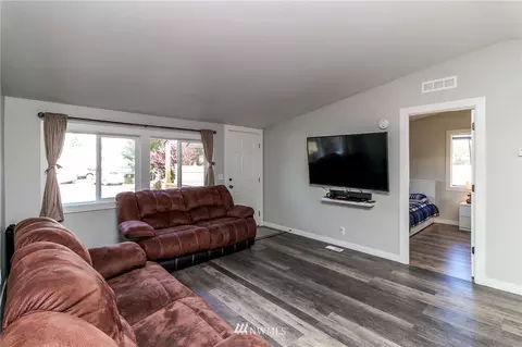 20126 44th Avenue Ct E, Spanaway, WA 98387 photo 9