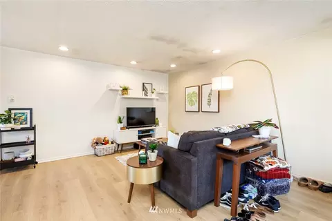 5005 S 3rd Ave, Everett, WA 98203 photo 2