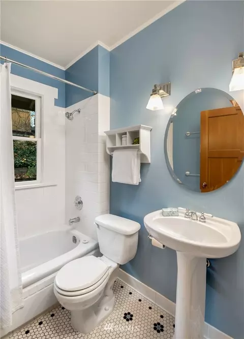 1075 25th Ave E, Seattle, WA 98112 photo 12