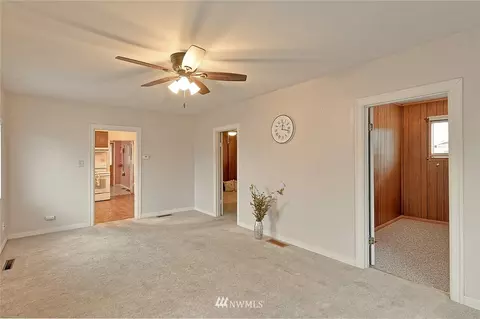 1216 Cascade Dr, Everett, WA 98203 photo 3