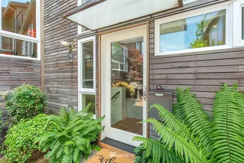 1907 E Pine St, Seattle, WA 98122 photo 1