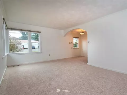 6504 Highland Dr, Everett, WA 98203 photo 2