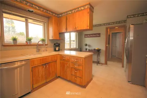 1241 Florence St, Enumclaw, WA 98022 photo 8