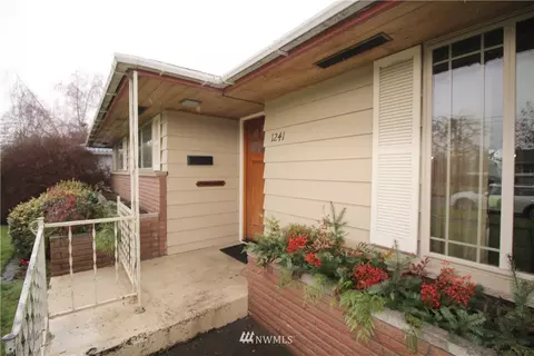 1241 Florence St, Enumclaw, WA 98022 photo 4