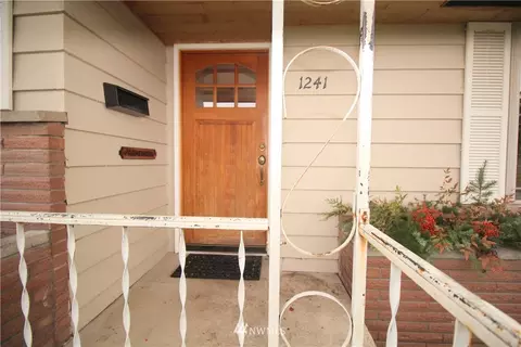 1241 Florence St, Enumclaw, WA 98022 photo 5