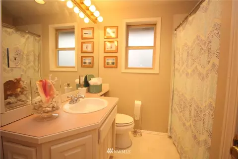 1241 Florence St, Enumclaw, WA 98022 photo 16
