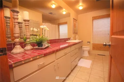 1241 Florence St, Enumclaw, WA 98022 photo 17