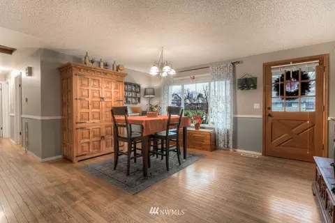 1851 Mckinley St, Enumclaw, WA 98022 photo 2