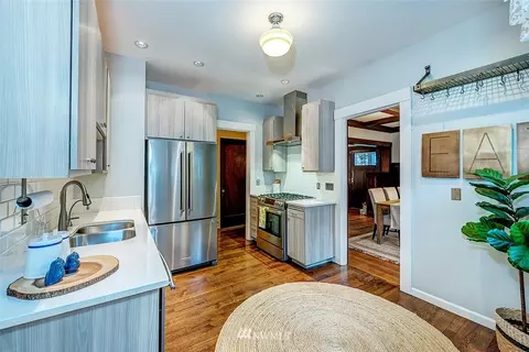 1949 26th Ave E, Seattle, WA 98112 photo 9