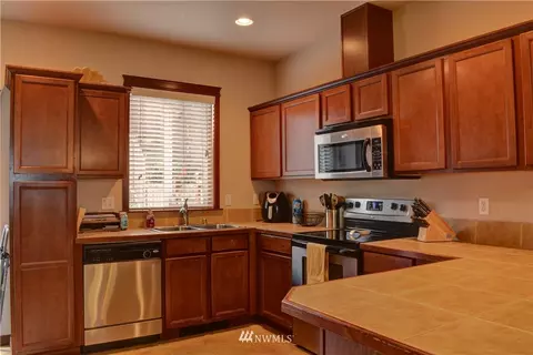 2925 Belmonte Ln, Everett, WA 98201 photo 2