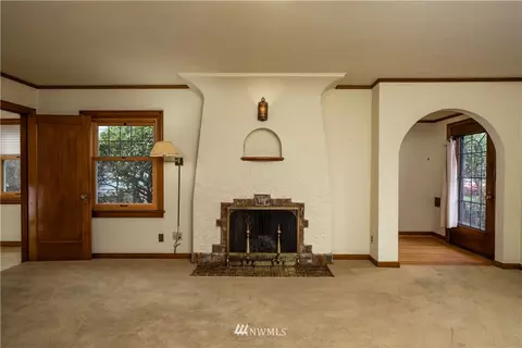 709 N 68th St, Seattle, WA 98103 photo 4