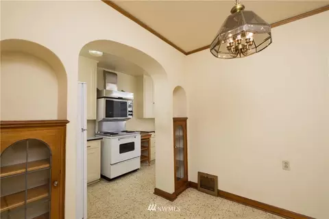 709 N 68th St, Seattle, WA 98103 photo 8