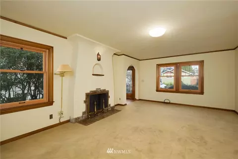 709 N 68th St, Seattle, WA 98103 photo 5