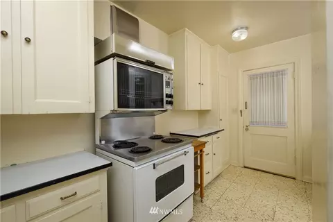 709 N 68th St, Seattle, WA 98103 photo 9