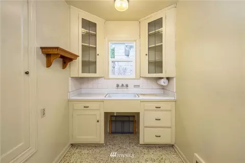 709 N 68th St, Seattle, WA 98103 photo 10