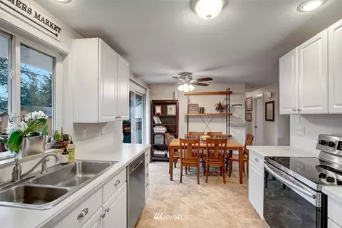 12210 Gibson Rd, Everett, WA 98204 photo 6