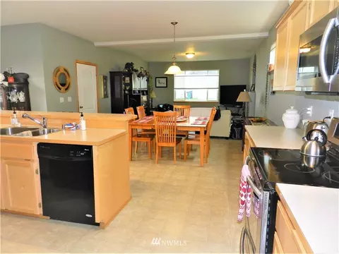 203 Cardinal St SW, Orting, WA 98360 photo 9