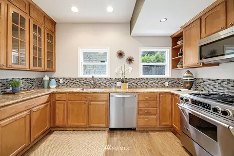 1079 25th Ave E, Seattle, WA 98112 photo 9