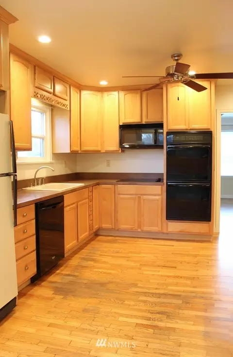 1057 Mckinley St, Enumclaw, WA 98022 photo 6