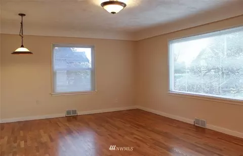 1057 Mckinley St, Enumclaw, WA 98022 photo 4