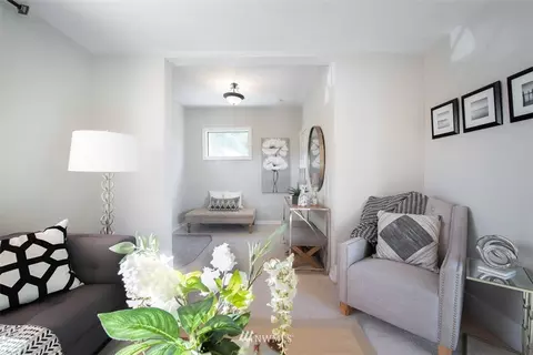 424 N 68th St, Seattle, WA 98103 photo 2