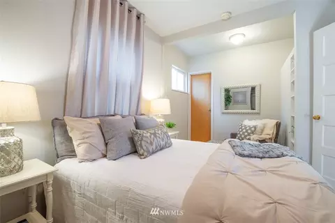 424 N 68th St, Seattle, WA 98103 photo 8