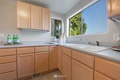 424 N 68th St, Seattle, WA 98103 photo 6