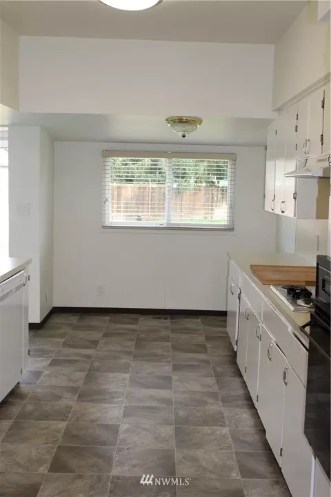 526 Harman Way S, Orting, WA 98360 photo 3