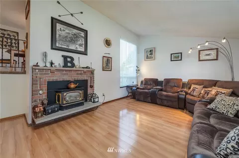 18222 25th Street Ct E, Lake Tapps, WA 98391 photo 2