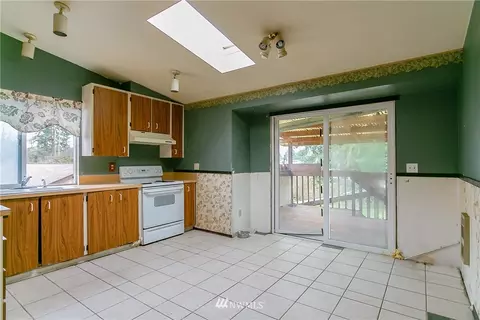 16608 10th Ave E, Spanaway, WA 98387 photo 4