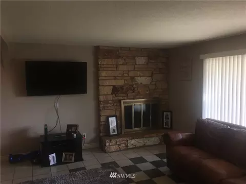 401 E Pine Pl, Othello, WA 99344 photo 2